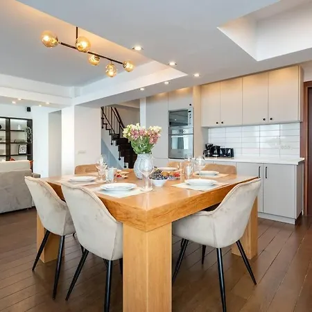 Superb Views 3br Duplex - 4 Balconies + Parking Apartment *