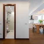 דירה Superb Views 3br Duplex - 4 Balconies + Parking בוקרשט