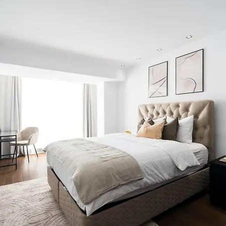 公寓 Superb Views 3br Duplex - 4 Balconies + Parking 布加勒斯特