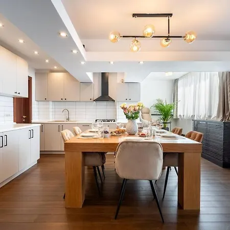 Superb Views 3br Duplex - 4 Balconies + Parking Boekarest