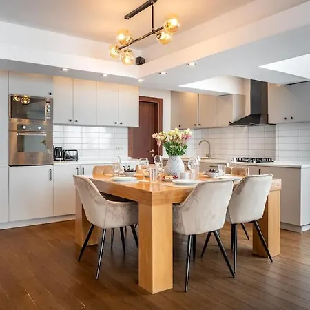 Superb Views 3br Duplex - 4 Balconies + Parking Apartamento