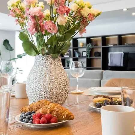 Superb Views 3br Duplex - 4 Balconies + Parking アパート