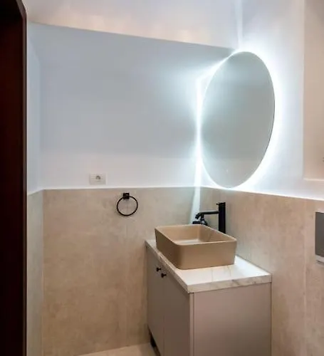 Апартаменти Superb Views 3br Duplex - 4 Balconies + Parking *