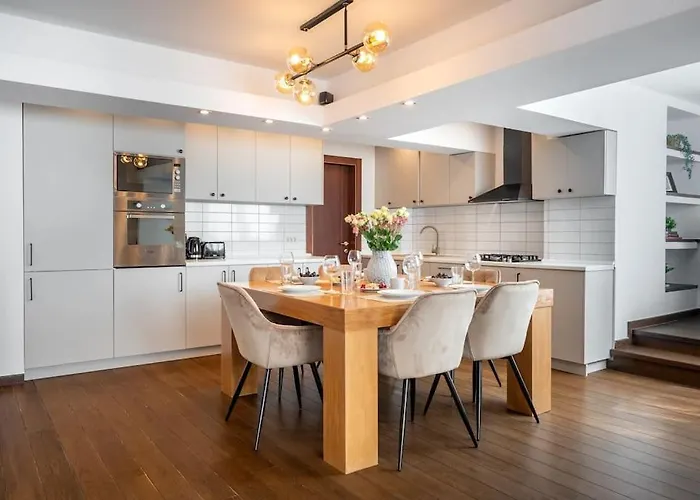 Superb Views 3br Duplex - 4 Balconies + Parking Lägenhet