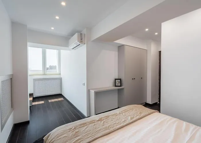 Superb Views 3br Duplex - 4 Balconies + Parking בוקרשט