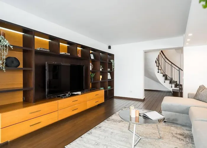 דירה Superb Views 3br Duplex - 4 Balconies + Parking בוקרשט