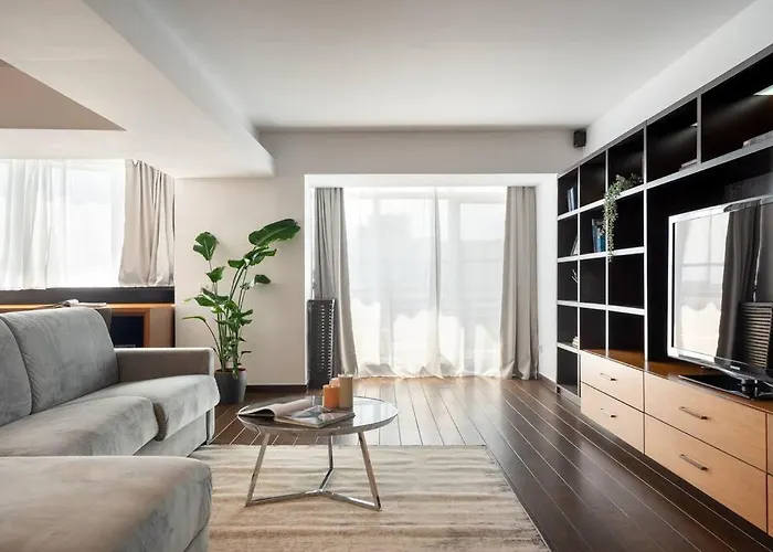 Superb Views 3br Duplex - 4 Balconies + Parking בוקרשט