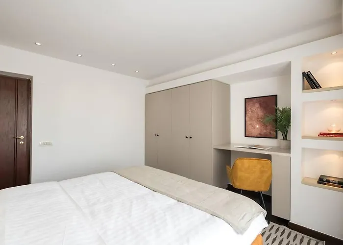 Superb Views 3br Duplex - 4 Balconies + Parking דירה *