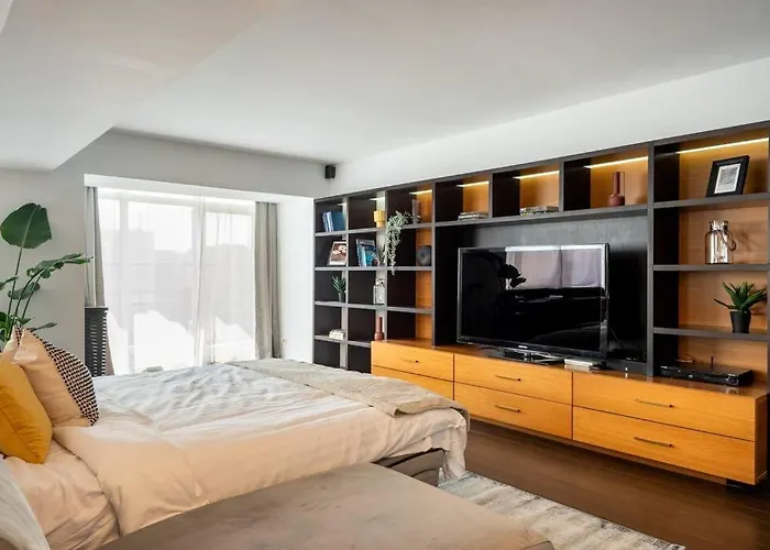 Superb Views 3br Duplex - 4 Balconies + Parking בוקרשט